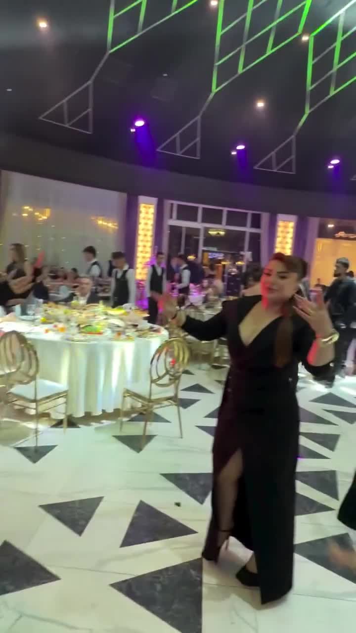 Şəbnəmin ad günündən ehtiraslı video