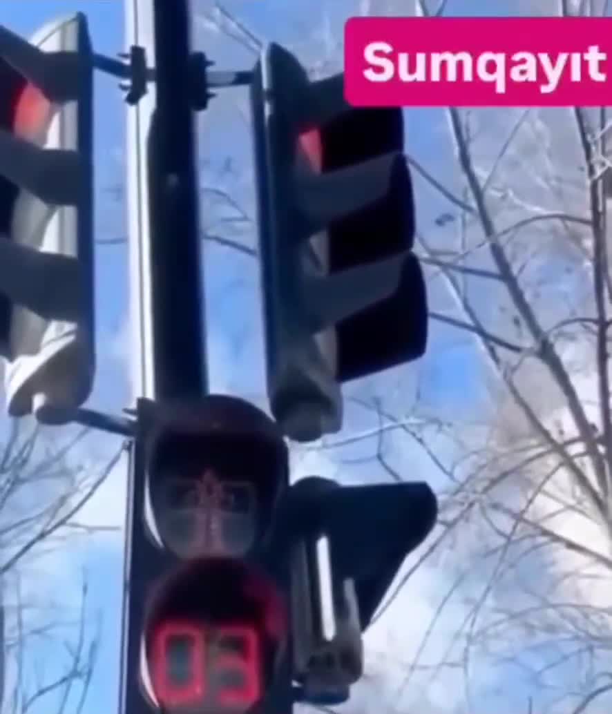 Sumqayıtda 4 saniyəlik piyada işıqforu həyatı riskə atır