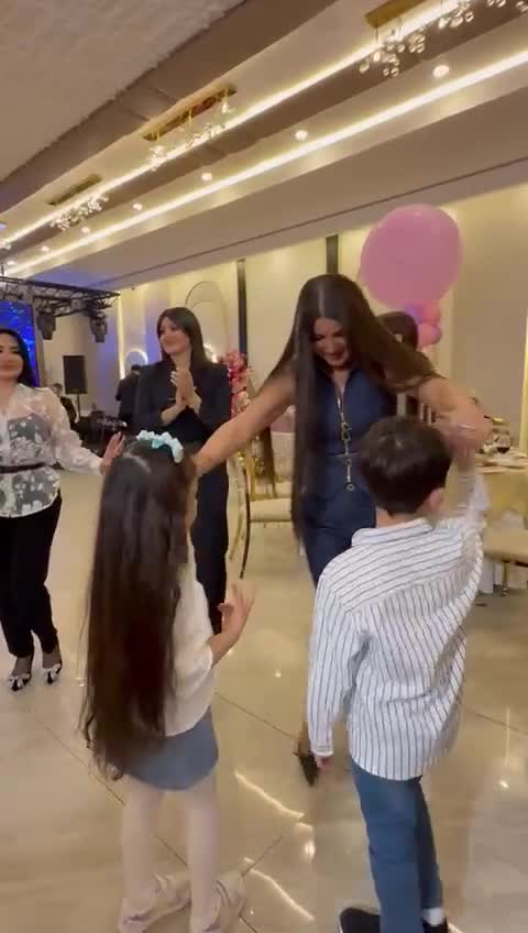 Özləri küsülü olsalar da, övladları ilə rəqs etdilər 