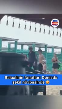 Balaəliylə foto çəkdirmək üçün çimərlikdə “növbəyə düzüldülər” 