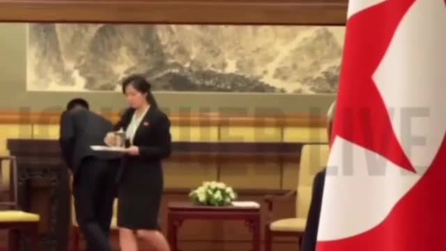 Kim Çen Inın Pekin səfərində diqqət çəkən olay