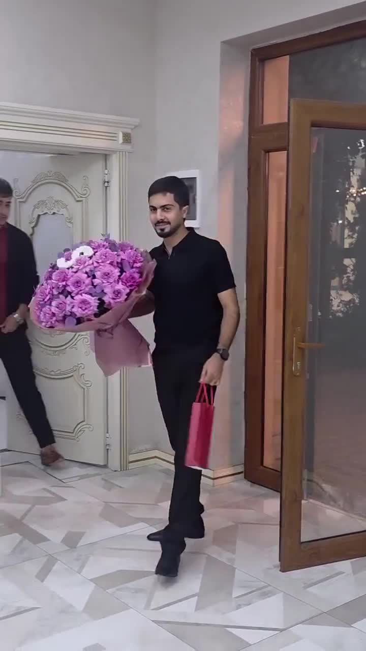 18 yaşlı qızlarının ad gününə sevgilisi də gəldi 