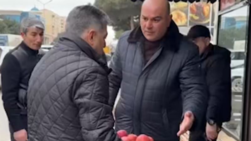 Sumqayıtda almaları müsadirə edən məmuru biabır etdilər