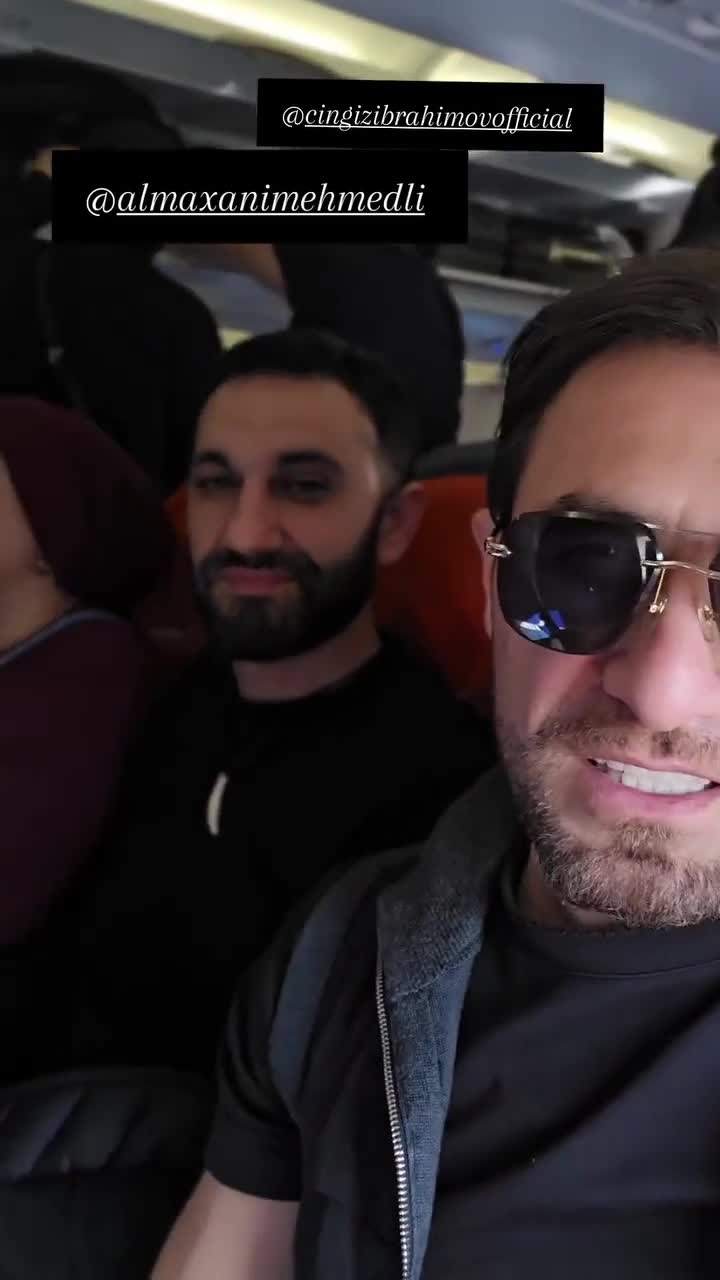 Bakıya uçan təyyarə quşlarla toqquşdu 