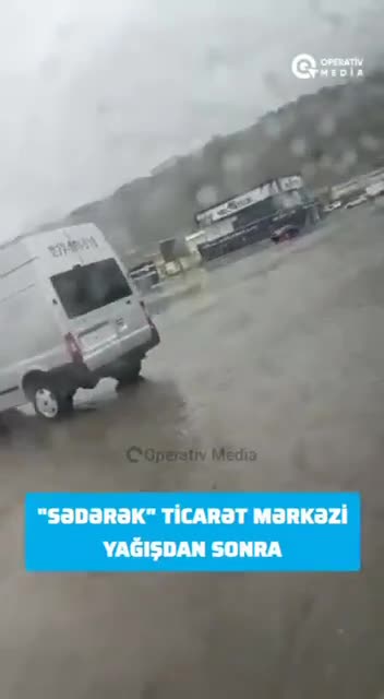 “Sədərək” ticarət mərkəzini su basdı