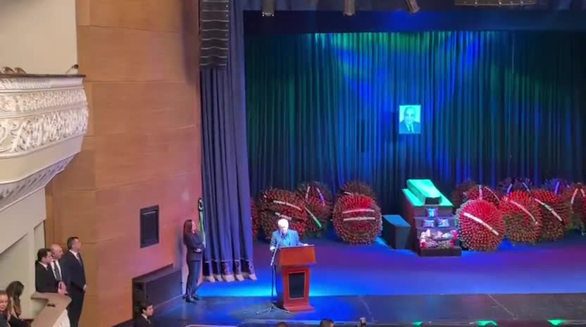 Rasim Balayevin oğlu səhnədə ağladı: “Çox ağırdır”