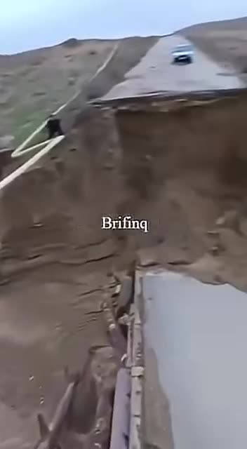 Qaradağda yolu sel apardı – Belə keçirlər 