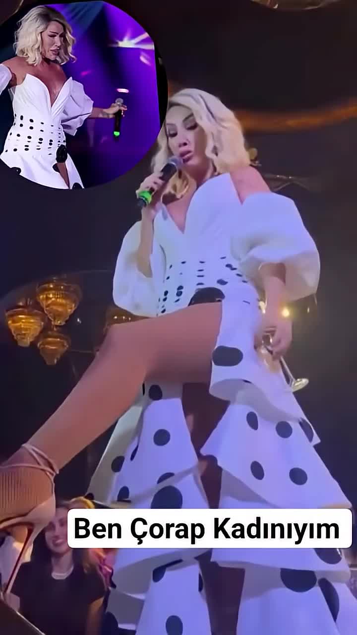 Seda Sayanın corabı gecəyə damğa vurdu