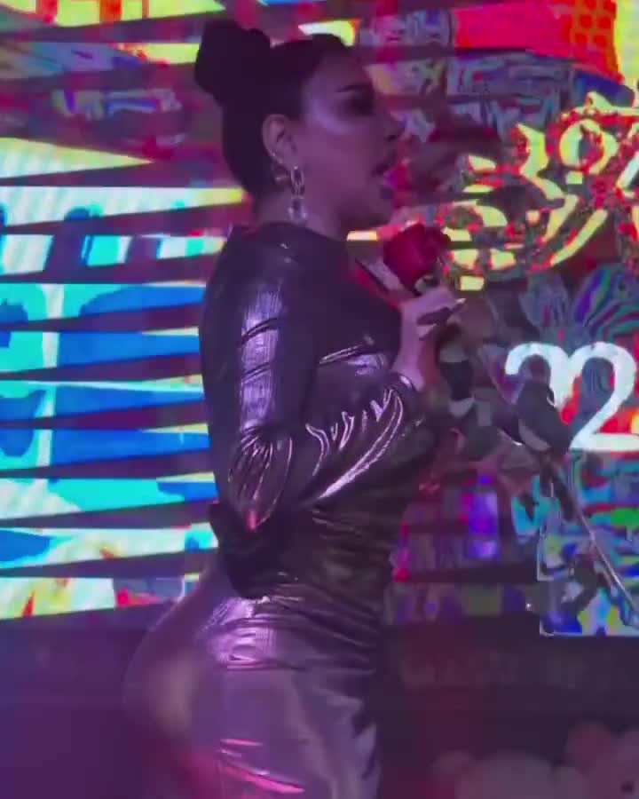 “Arxa plan gözümüzü “mazol” etdi”