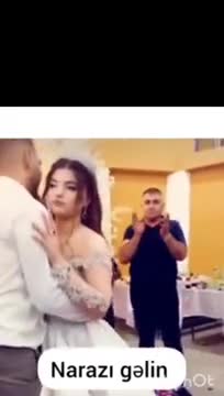 Narazı gəlin diqqət çəkdi 