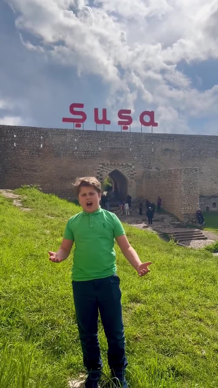 Moldova səfirinin oğlu mahn ifa edib –