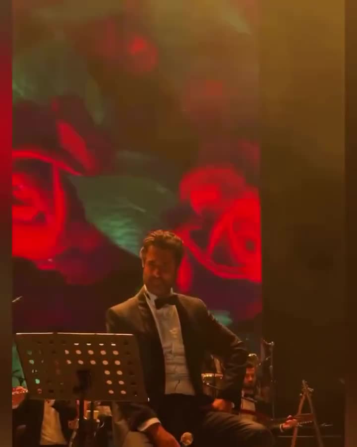 Mahsun Kırmızıgül Bakıda toyda oxudu 