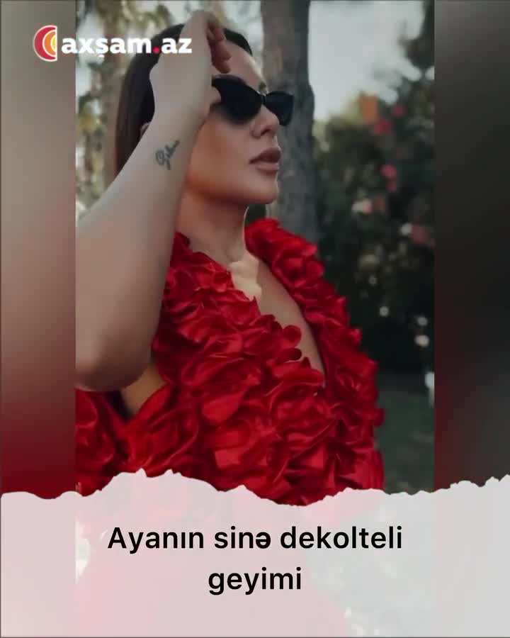 Ayanın sinə dekolteli libası 