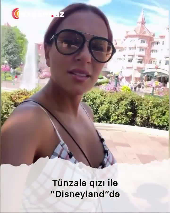 Tünzalə qızı ilə "Disneyland"də 