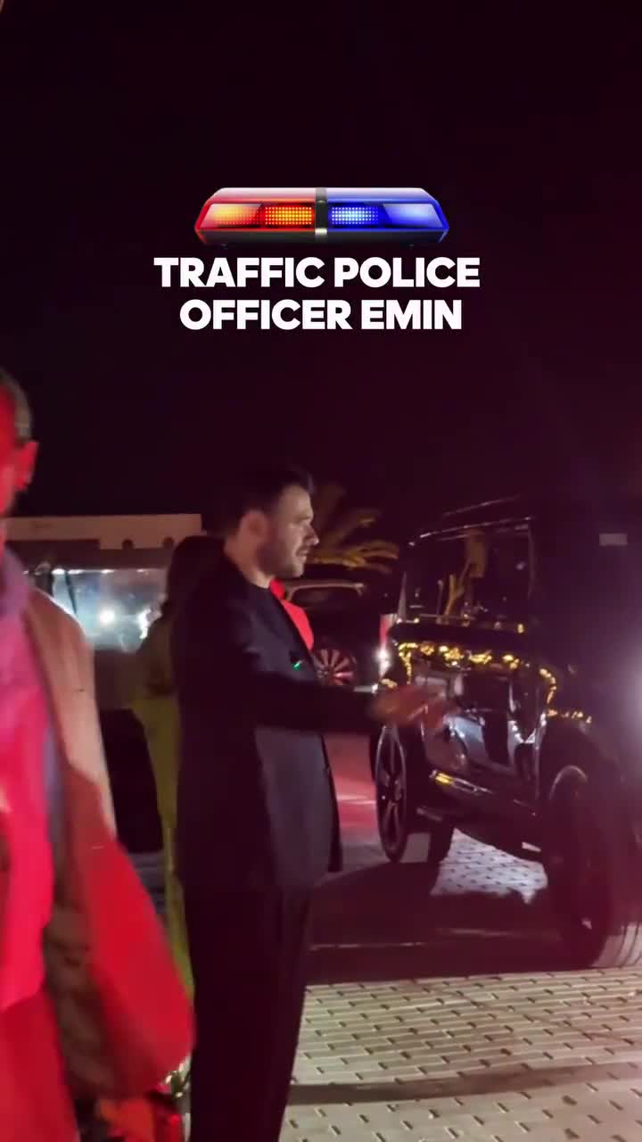 Emin Ağalarov sürücüyə kömək etdi, hərəkəti özü tənzimlədi 