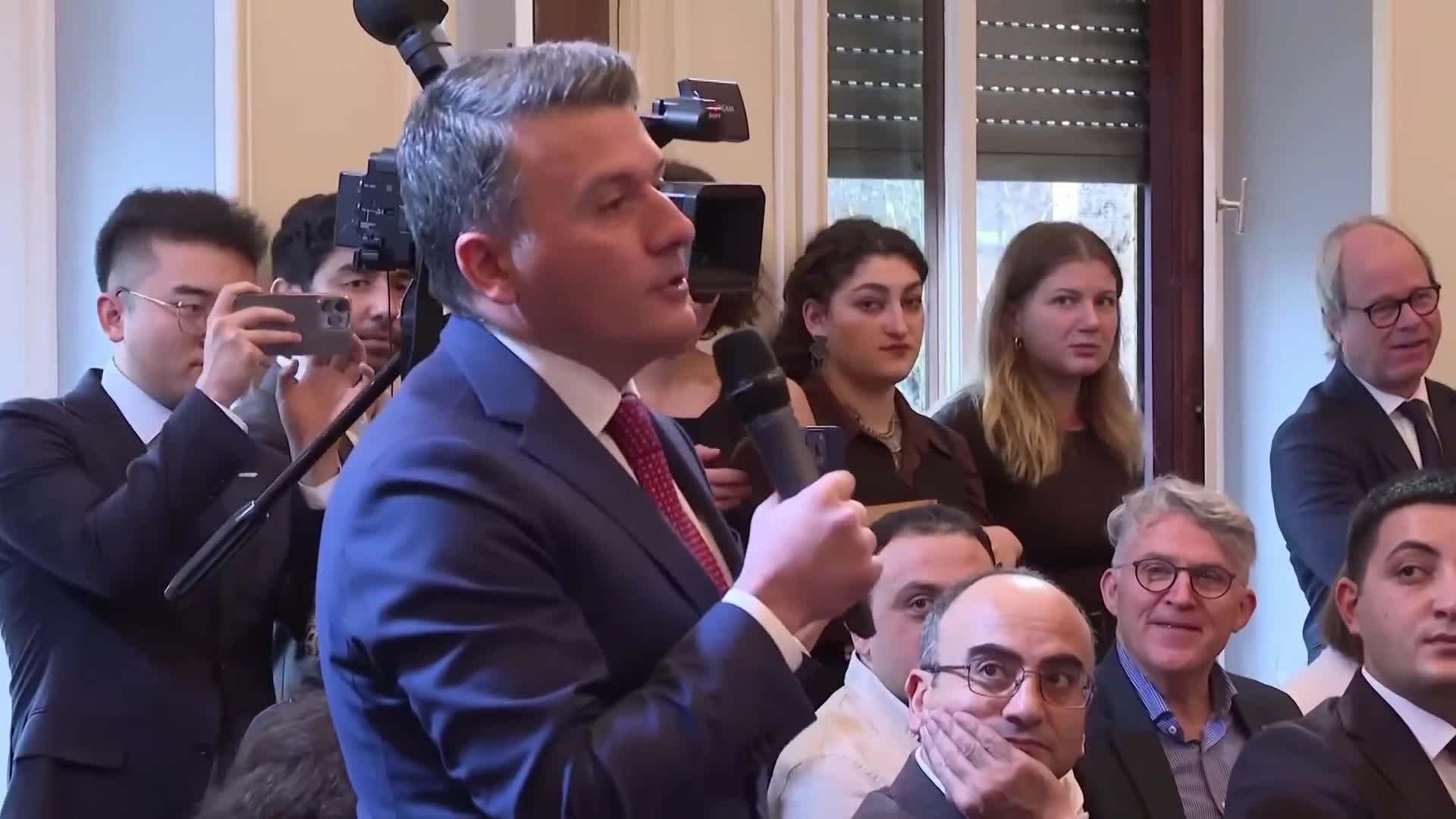 Nəsimi Paşayevdən Paşinyana jest