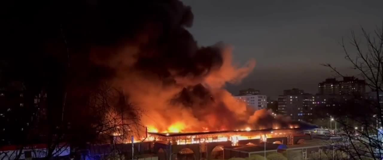 Rusiyada Azərbaycanlıların işədiyi bazar yandı