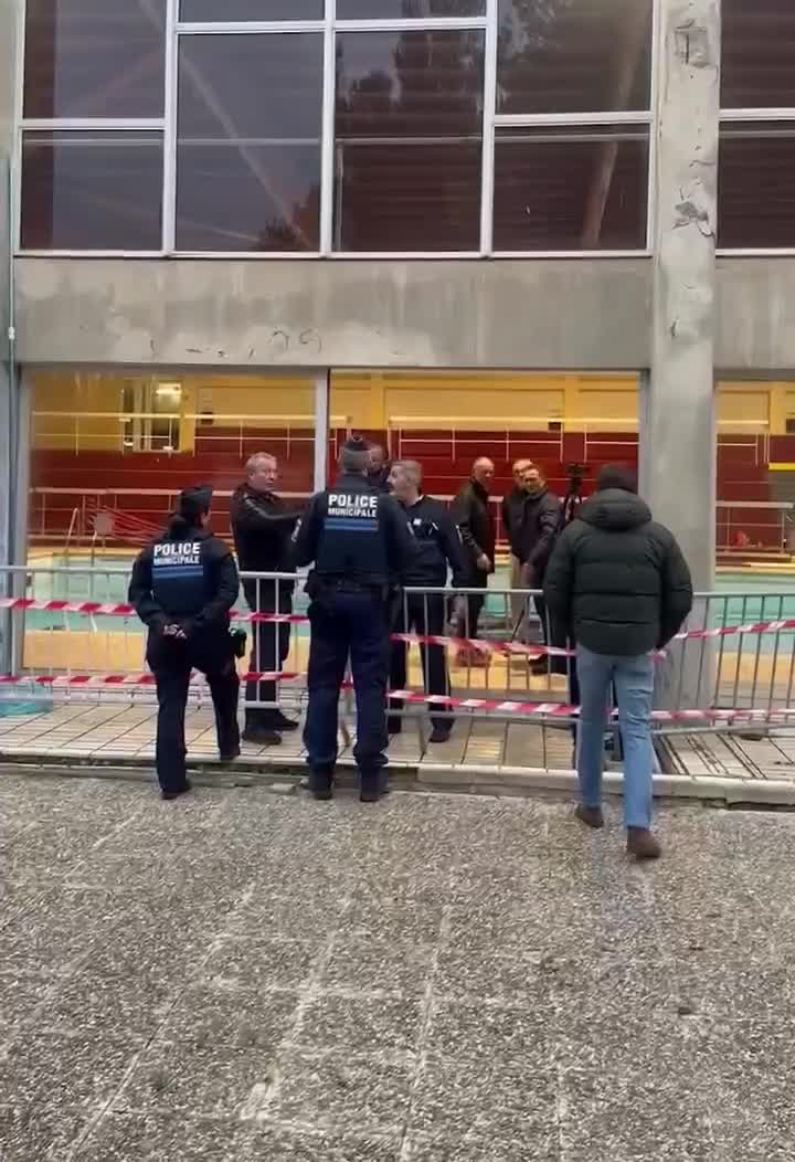 Avtomobili hovuza saldı