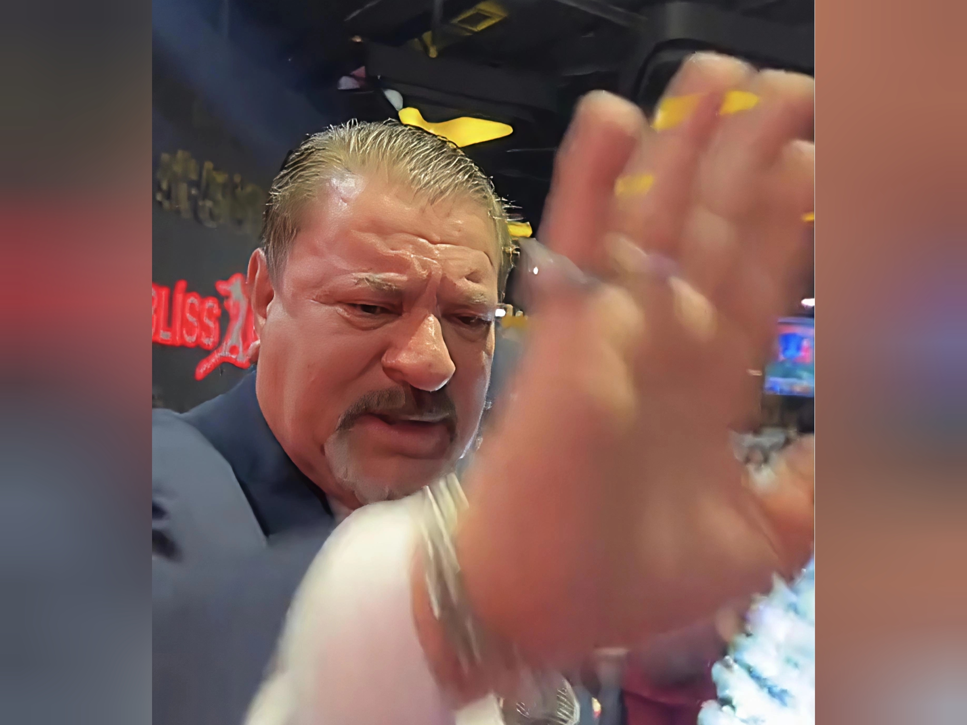 Ağadadaş Ağayev yenə əsəbləşdi