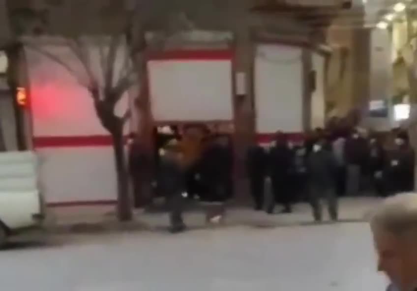 Etirazçılar güllə baran edildi