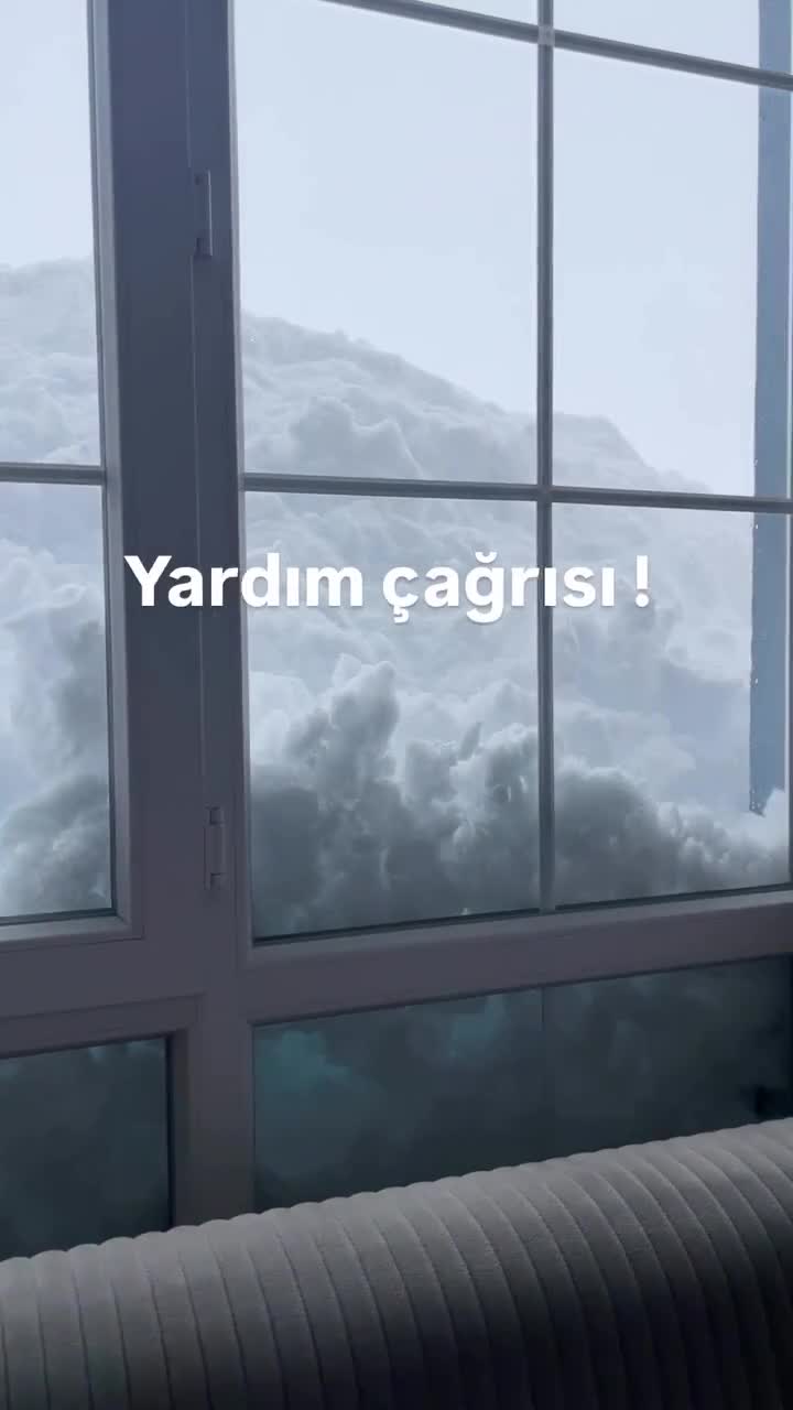 Qar bloqeri evə həbs etdi