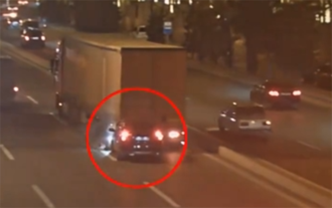 Tuneldən keçə bilmədi, qəzaya səbəb oldu