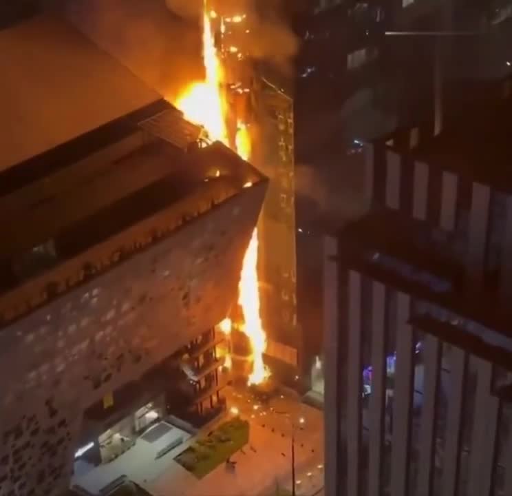 Tbilisidə bank binası yandı