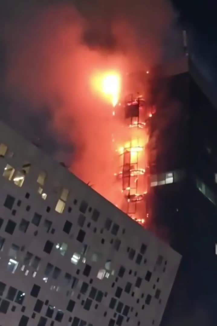 Gürcütsan paytaxtında bank yandı