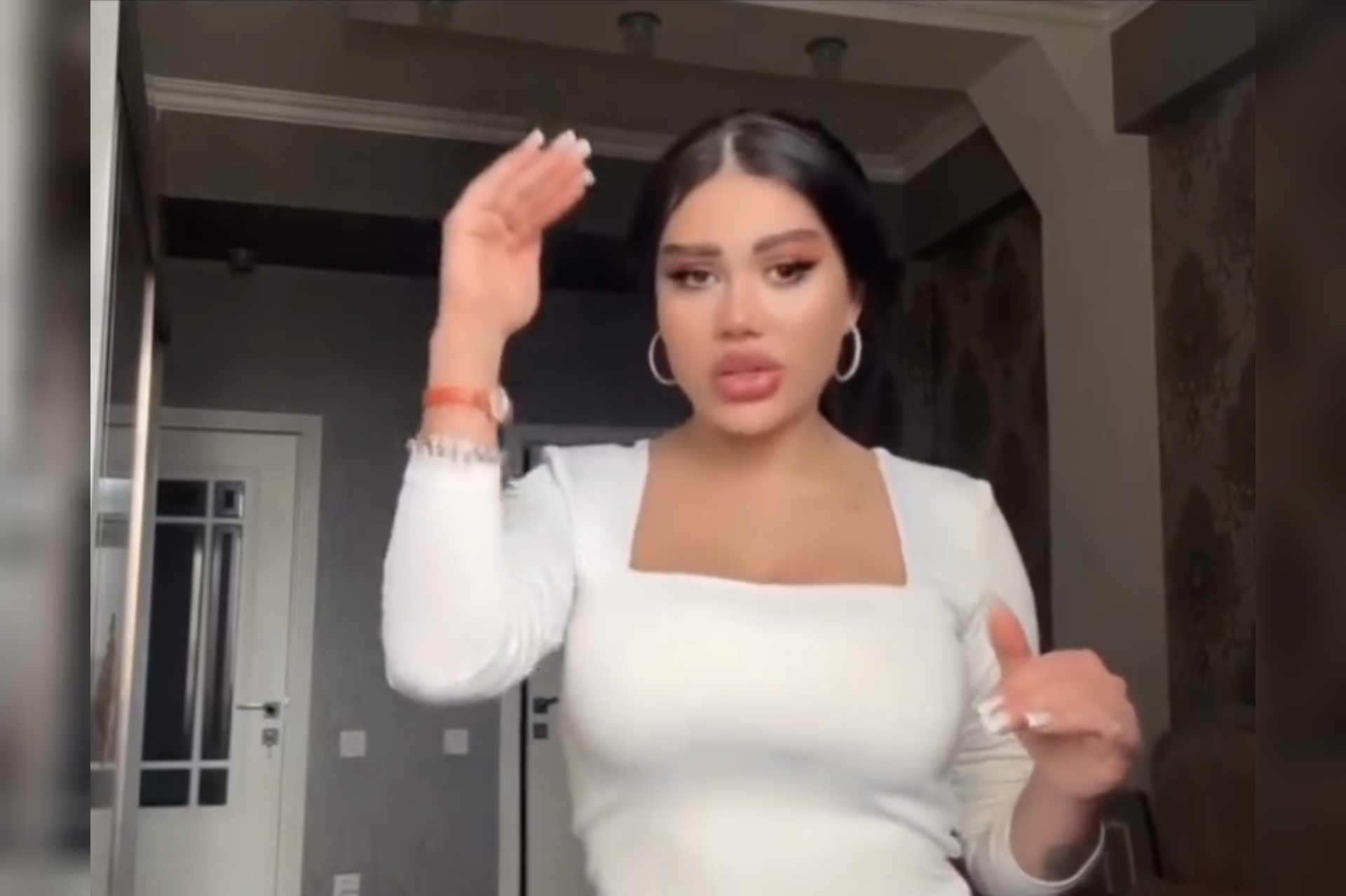 “Şouları aparıcılar yaradırdı, qurban müğənnilər oldu” 