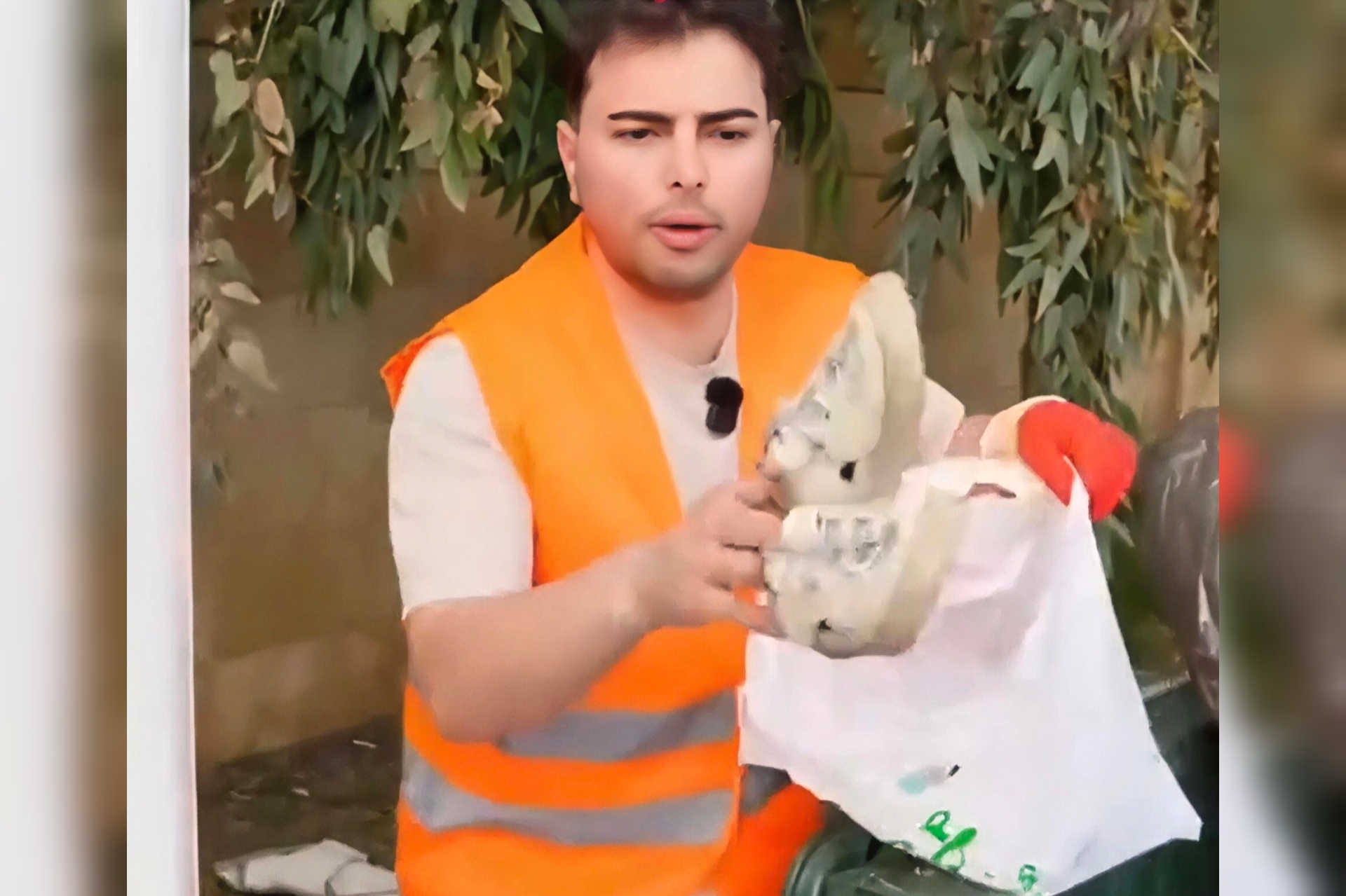 Türk blogerlər Bakıda varlıların zibillərini qarışdırdı