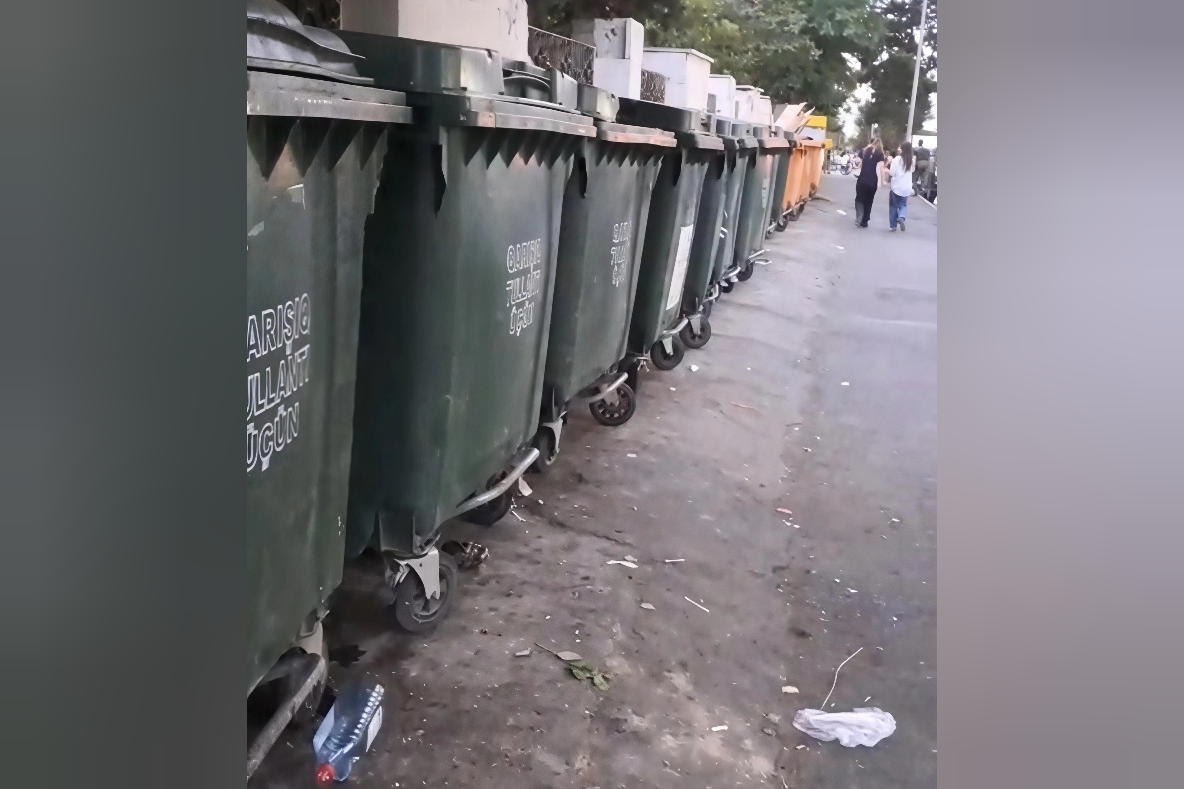 Piyada səkilərinə zibil yeşiklərini kim qoyur? 