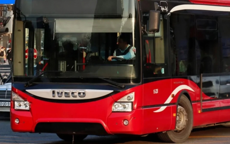Bakıda avtobusda qadın sərnişinin ayağı sındı