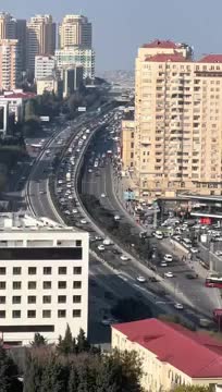 Yeni zolaq çəkildi, kilometrlərlə tıxac yarandı 