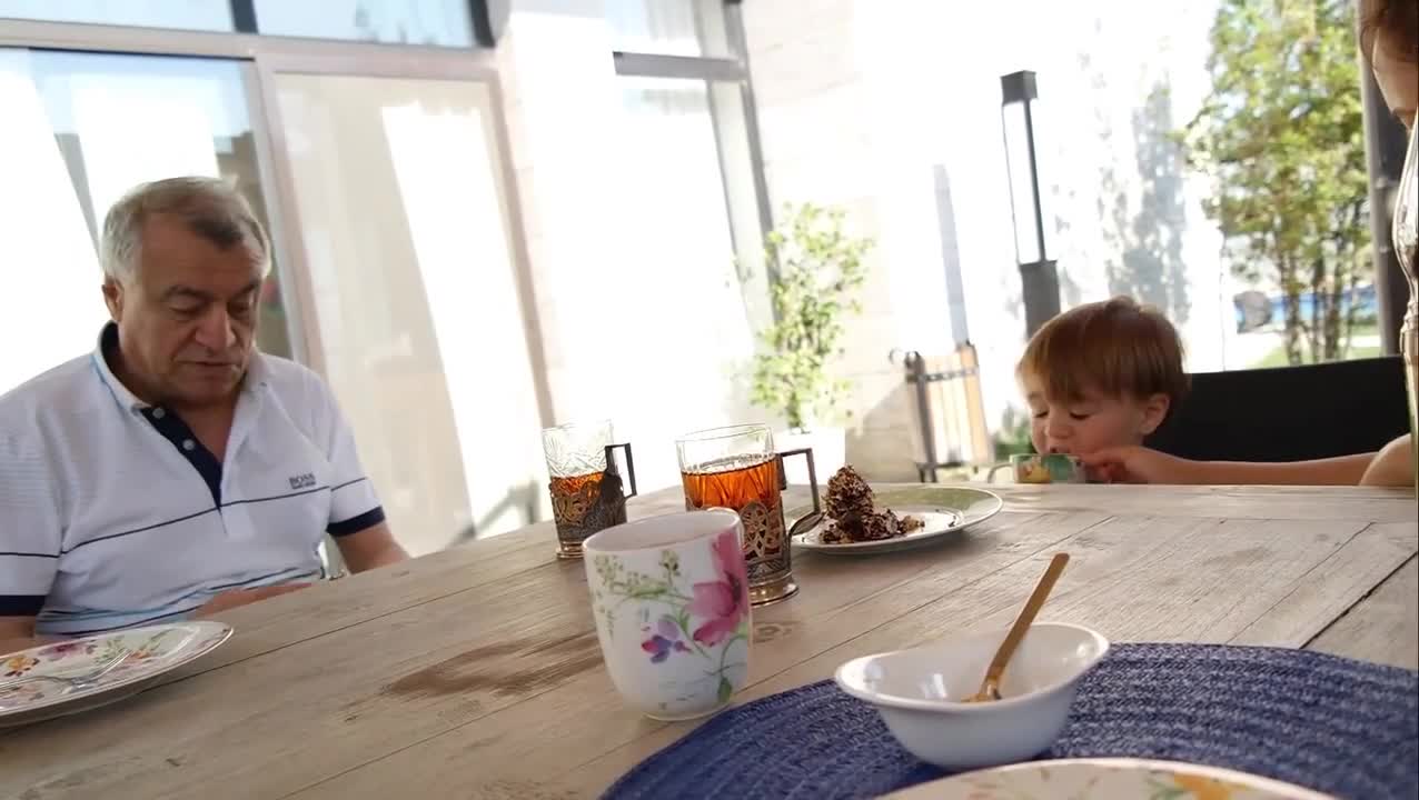 Mərhum nazir Natiq Əliyev nəvəsi ilə