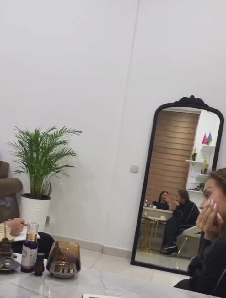 Ev dustaqlığına buraxılan Rəqsanə görün hara getdi