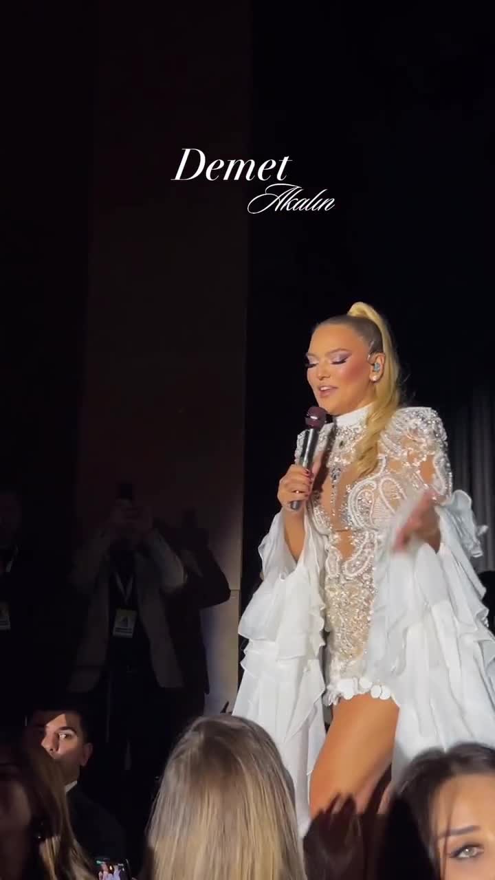 Demet Akalın konserti