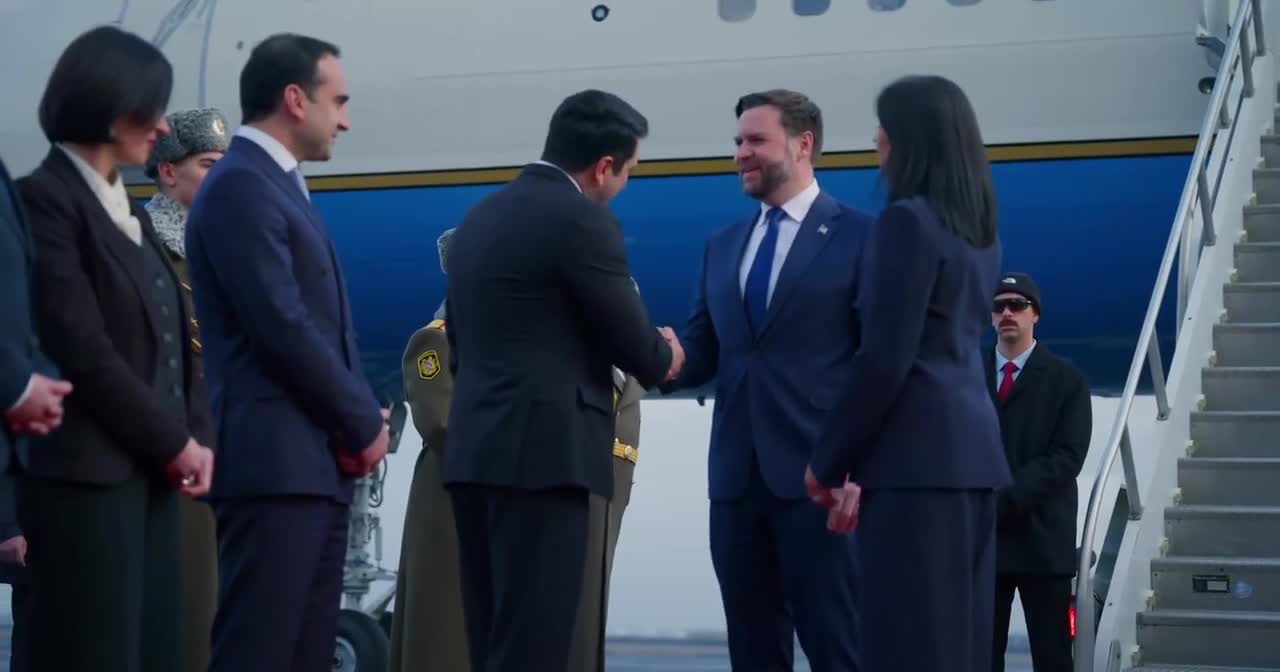 Vens Azərbaycan və Ermənistan səfərindən bu görüntüləri paylaşdı