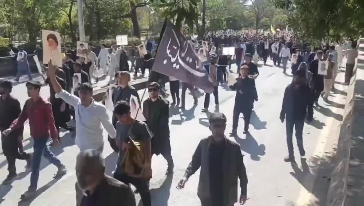 İslamabadda minlərlə insan küçələrə çıxdı