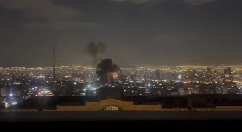 Tehranda dövlət televiziyası vuruldu