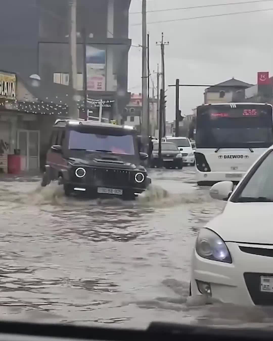 ⚠️⚠️⚠️Bakıda bəzi əraziləri su basıb
