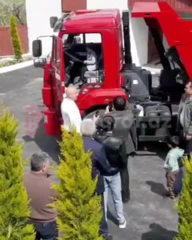 Prezident Ayazın ailəsinə KamAZ hədiyyə etdi