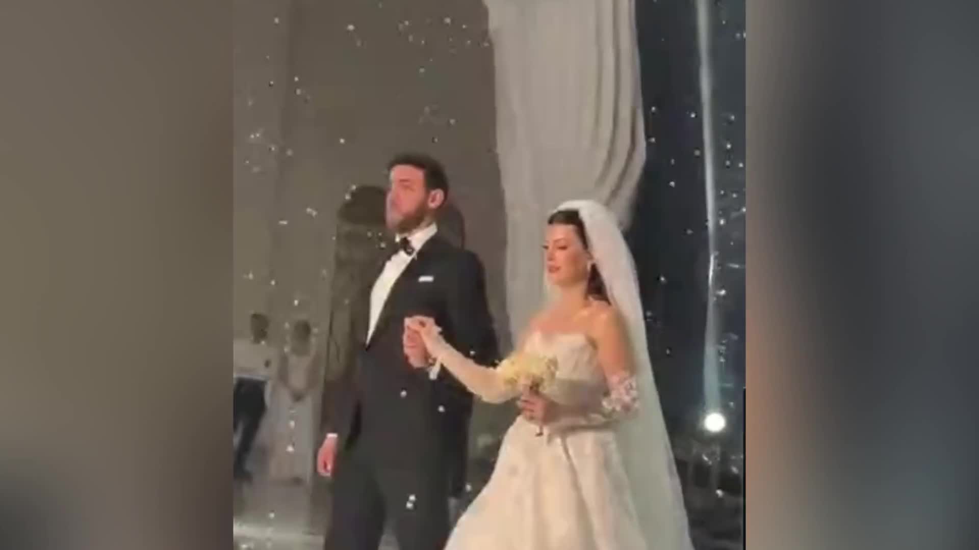 Tanınmış futbolçu evləndi