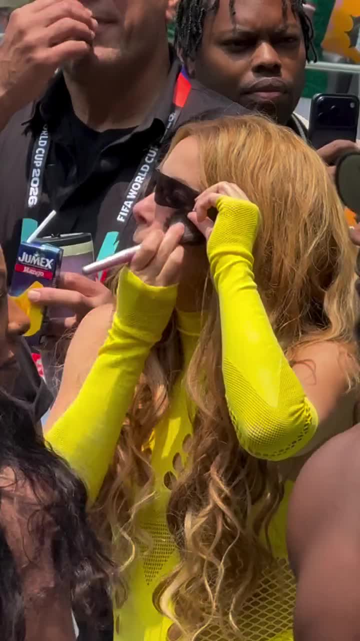 Şakiranın çıxışı qalmaqal yaratdı