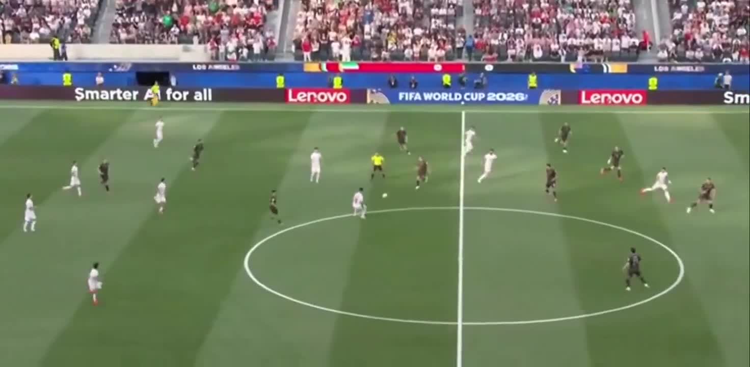 TRT1 aparıcısı oyunçuların adlarını səhv saldı