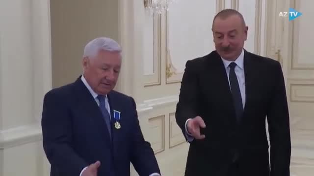 İlham Əliyevin iş otağındakı yeganə heykəl