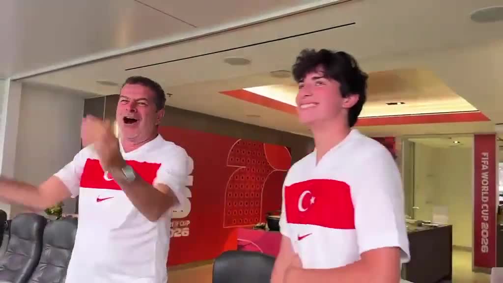 Cüneyt Özdemir özünə hakim ola bilmədi