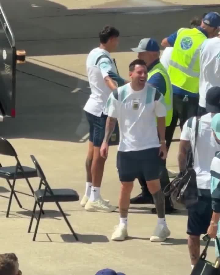 Messi niyə güldü?