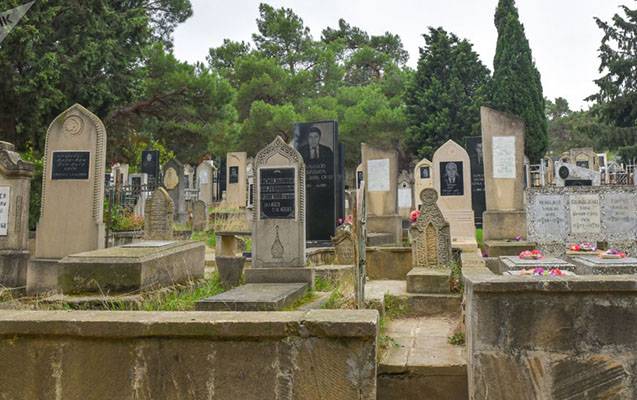 Qəbiristanlığın işçisi qəbirləri qazıb qızıl dişləri oğurladı