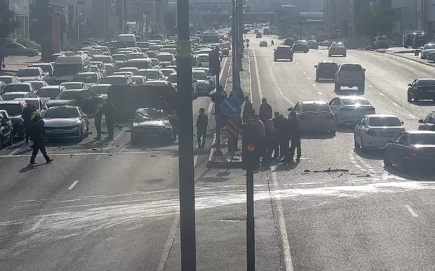 Babək prospektində baş verən ağır qəzadan görüntülər