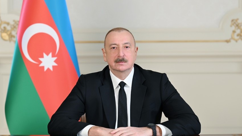 Bir qrup dövlət qulluqçusu təltif edilib 